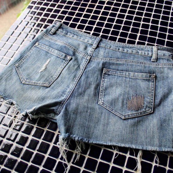 A.N.A. DISTRESSED CUT OFF STRETCH JEAN SHORTS 10-EUC - Picture 5 of 6